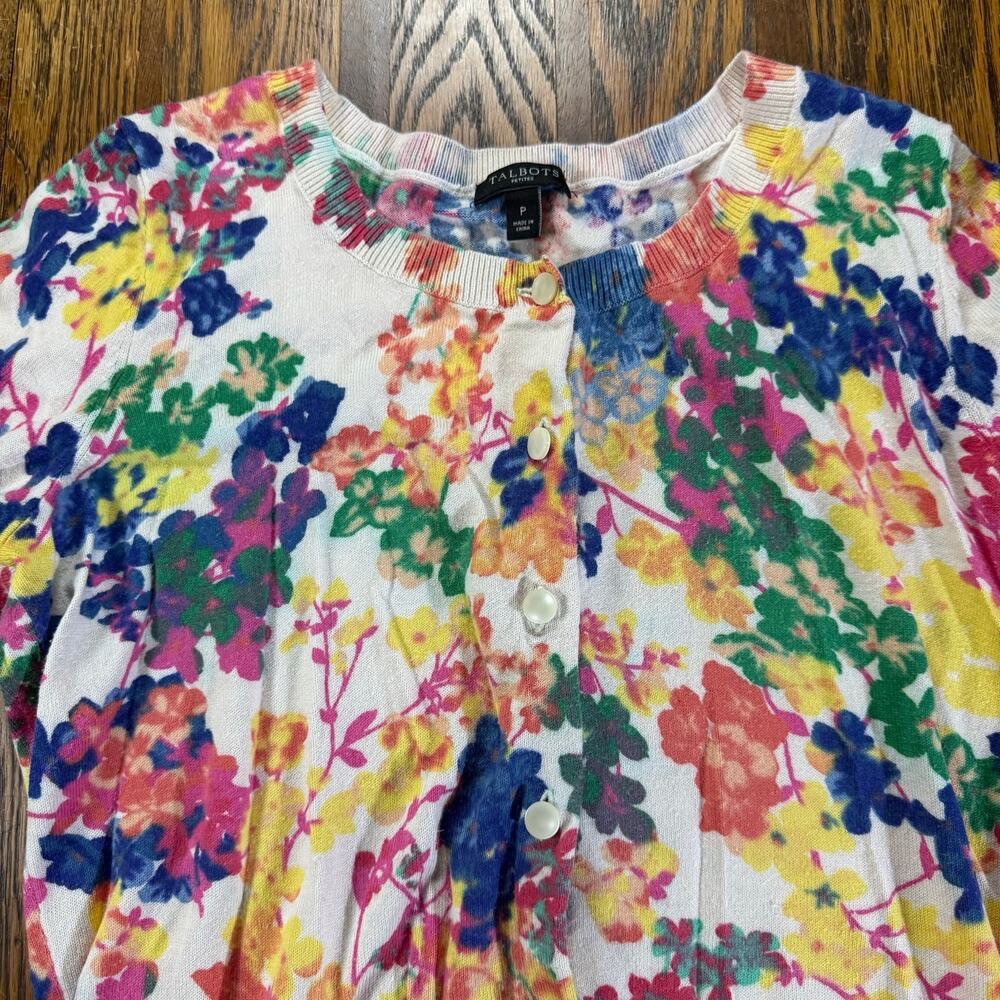 Talbots Womens’s Light Floral Fitted Cardigan Sweater Button Up 3/4 Sleeve Sz P - Picture 2 of 7